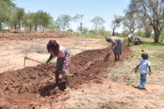 Kenya20308-20309-Community-members-already-preparing-land-for-project