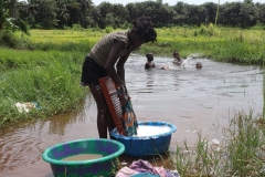 SierraLeone22643-Girl-laundering-clothes