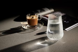 Comment l’eau peut-elle vous permettre de vendre plus de cafés ?